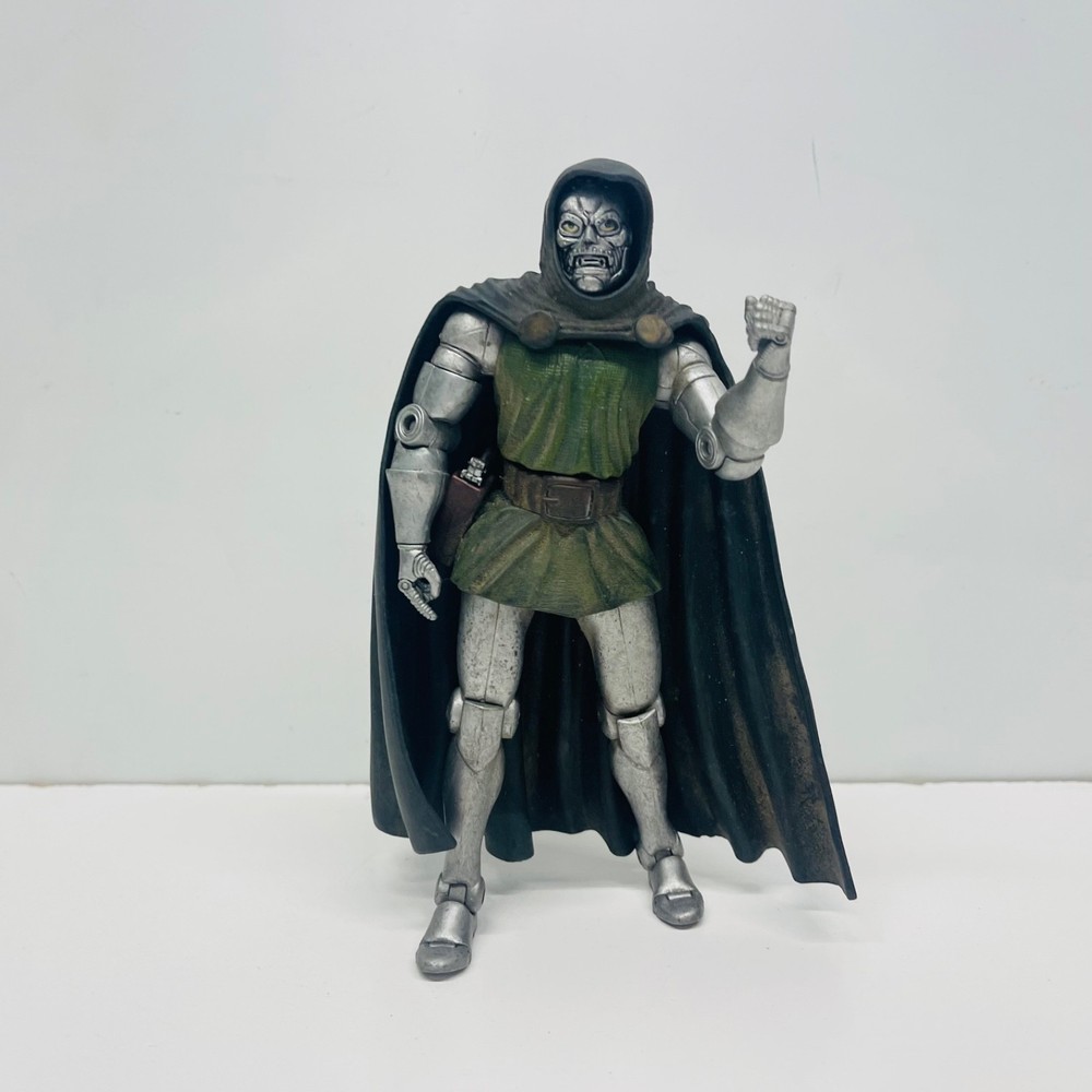 Doctor Doom Marvel Legends ToyBiz Series 2 Fantastic Four loose 6″ Victor Von Dr