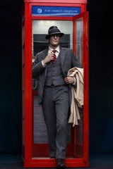 FIVETOYS 1/6 Red Telephone Booth ONLY. Figures Not Included.