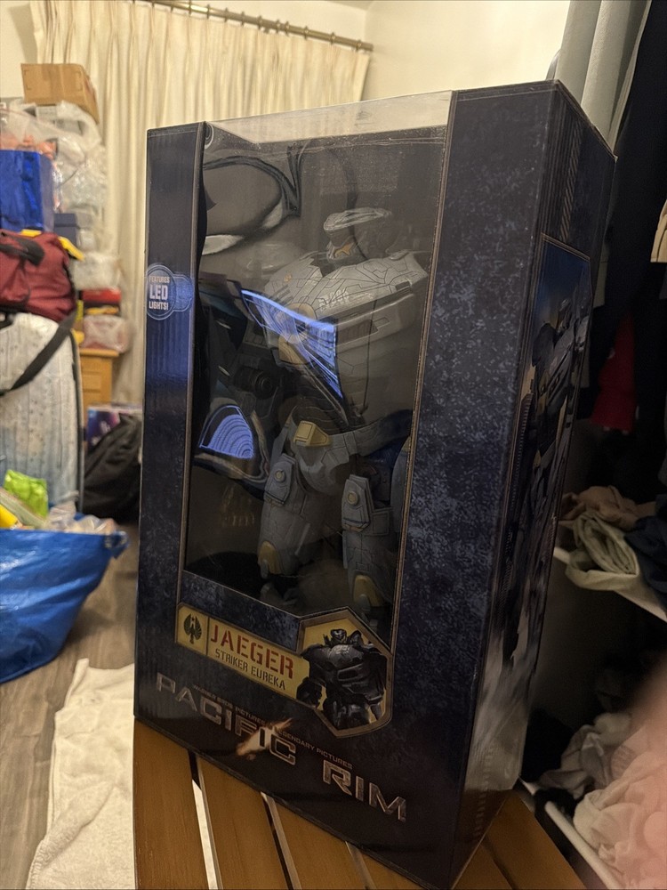 NECA Pacific Rim Jaeger Striker Eureka 18-inch Action Figure