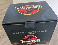 CHRONICLE COLLETIBLES JURRASIC PARK RAPTOR HATCHLING 1:1 Life Size Statue NEW