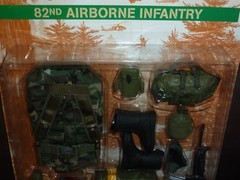 ULTIMATE SOLDIER WEAPON SETS 82ND AIRBOURNE INFANTRY 1/6TH SCALE on card
