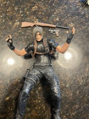 NECA 2005 Capcom Resident Evil 4 Leon S. Kennedy with Gun & Knife Action Figure