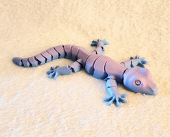 3D Printed Blue/Purple Flexi 8 Inch Gecko. Printed With PLA Filament