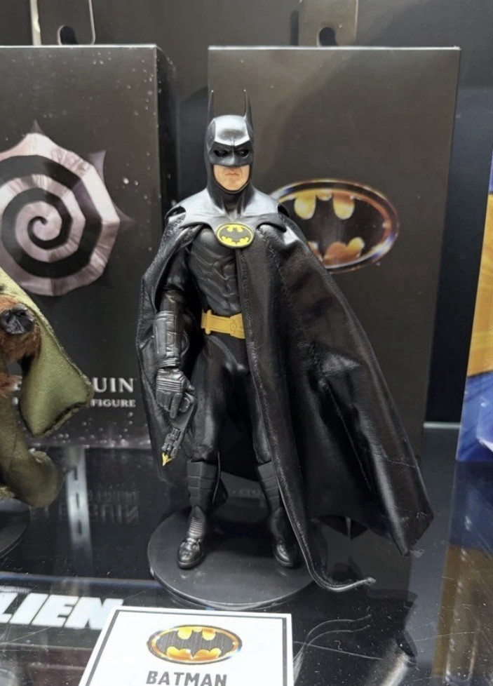 NECA Batman 1989 Michael Keaton Clothed Action Figure 8 Inch NIB