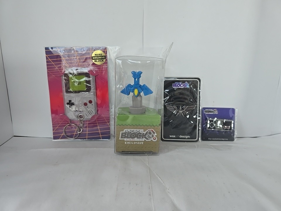 Arcade Block Exclusive Lot of 4 – Zelda Block, Nintendo Remote, Gameboy, Pin
