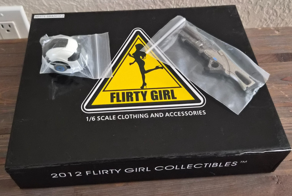 1/6 Flirty Girl Collectibles SBA2012-2 White Space Battle Armor Helmet w/Weapon