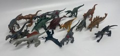 Lot of 17 Jurassic World Dino Escape & Dino Trackers Minis Dinosaur Figures