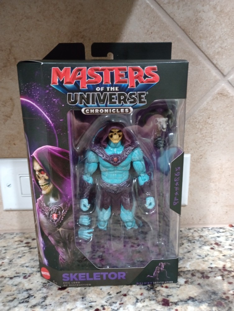 MOTU Chronicles Deluxe Edition Skeletor Figure 2026 New Damaged Box