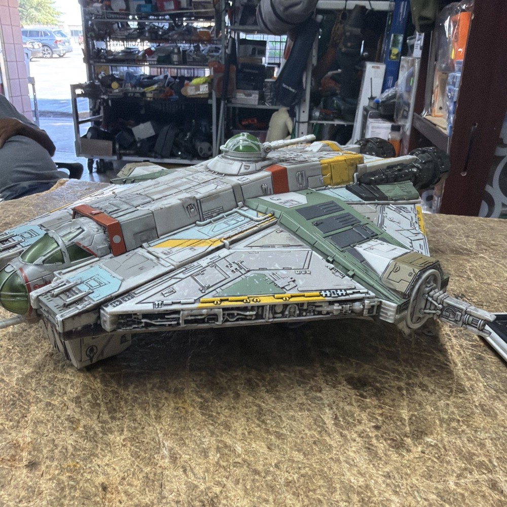 Star Wars Micro Galaxy #0131 Ghost 15″ Vehicle Motion Lights, Sounds & 4 Figs