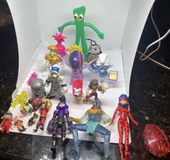 22 Piece Loose Toy Figure Lot Random Series Movies See Photos