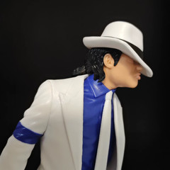 Michael Jackson White Suit PVC Figure Collectible Display Model Statue
