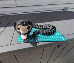 3D Printed Articulated Black Cobra Snake Glass Eyes PLA Office Desk Toys