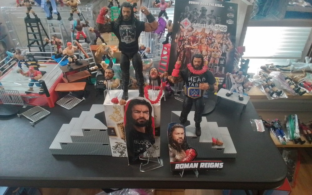 WWE Ultimate Series #14/Elite Roman Reigns,Bloodline & Head Of Table T-Shirts!!!