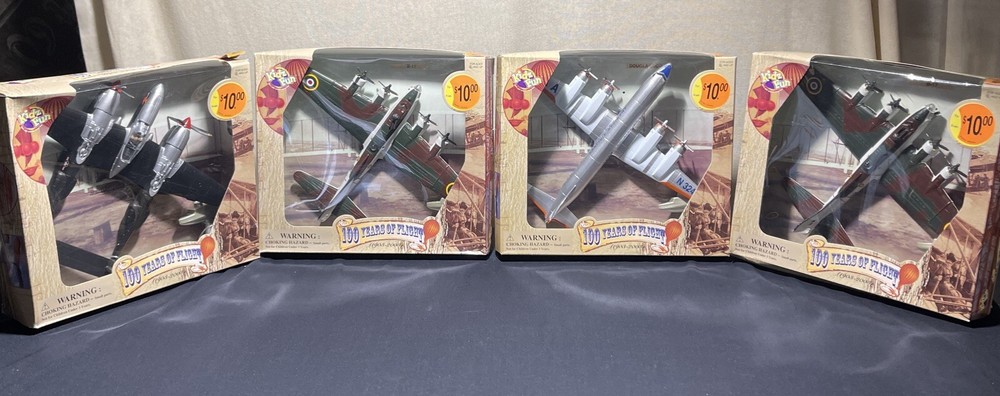 P-38 Lightning/B17/DOUGLAS DC-7 N324AA 100 YEARS OF FLIGHT KIDZ FUN LOT OF 4