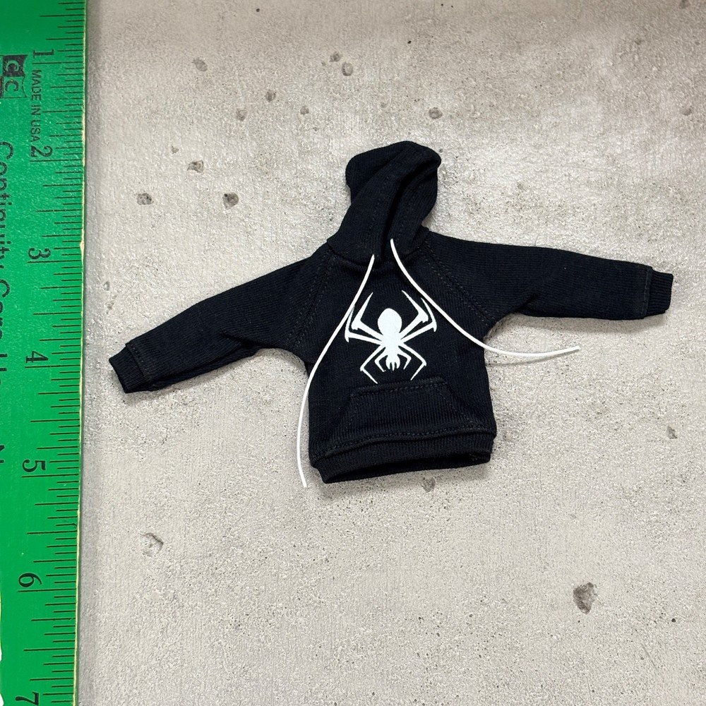 MO-SPD-HD-BK: 1/12 Black pocket hoodie with spider logo for 6″ slim figure
