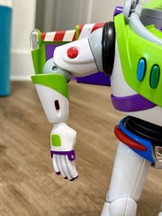 RARE Thinkway Toys Talking Buzz Lightyear with Utility Belt Toys R Us Signature