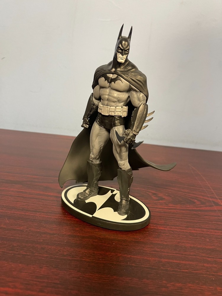 BATMAN ARKHAM ASYLUM BLACK AND WHITE STATUE 1ST EDITION BERMEJO #1171 OF 5000
