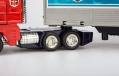 Transform G1 Optimus prime metal reissue MISB Improved Version with 2 Big Guns!