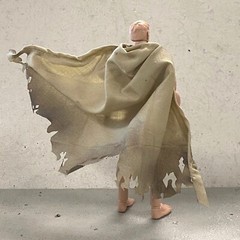 SU-C-LZFB-BE: 1/12 wired weathered battle damaged Beige cape for 6″ figure