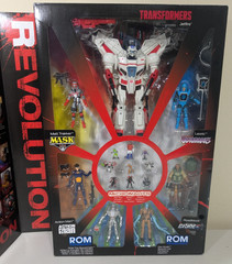 SDCC 2017 Hasbro Revolution 16 Figure Box Set IDW Comic Crossover New Sealed