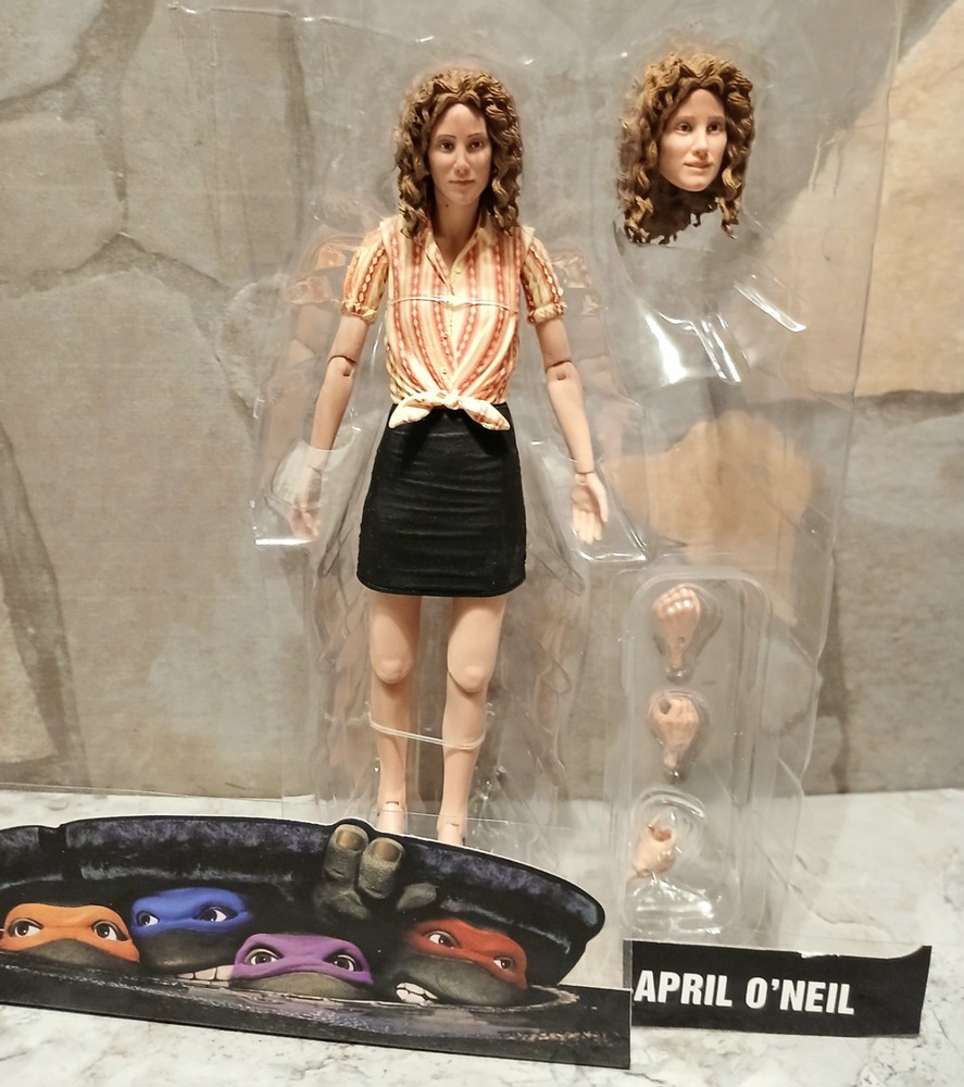 NECA Teenage Mutant Ninja Turtles Farm House April O’Neil 1990 Movie 7” TMNT