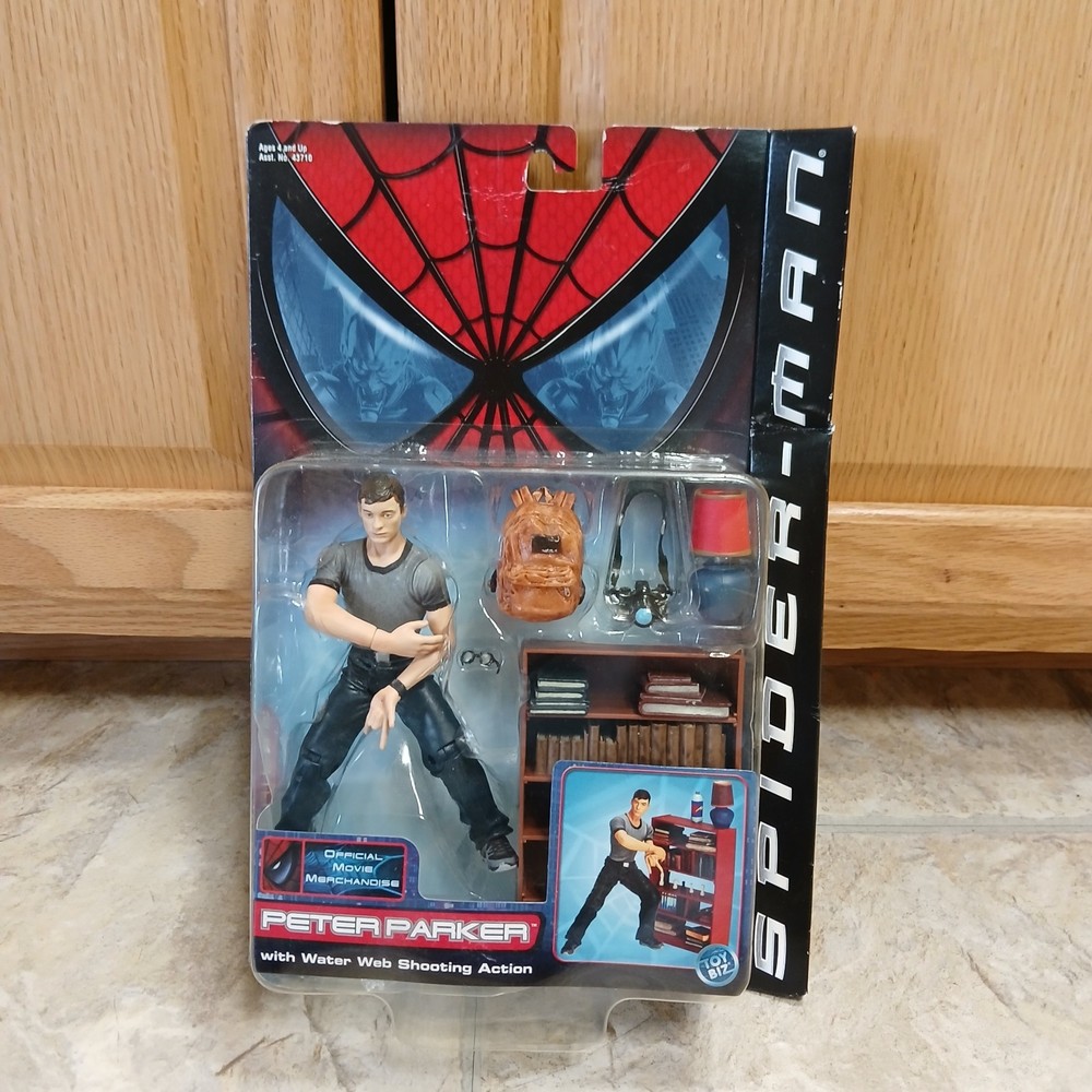 NewToybiz Spider-Man Peter Parker Movie Water Web Shooting Figure – 2002 SEALED