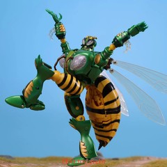 Robot Toys RT-D02 Transforms BW Beedrill Waspinator Action Figure STOCK 6.5″