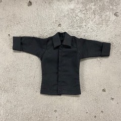 SU-RSVSHT-BLK: Black Dress Shirt w/ roll-up sleeve for 6″ Mezco Nota slim body