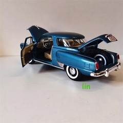 1:18 Diecast Retro Classic Car Model – Realistic Collectible Toy for Boys