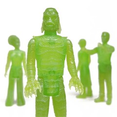 Universal Monsters Haunted Crypt (Glow In The Dark Edition) ReAction Figure Set