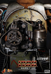 Hot Toys MMS168 Iron Man MK1 Mark I 2.0 1/6 Deluxe Figure Light Up Battle Damage