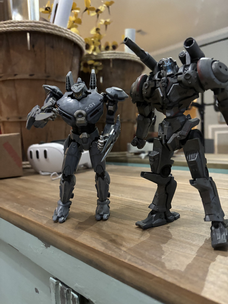 Neca Pacific Rim Striker Eureka Jaeger 2 pack used