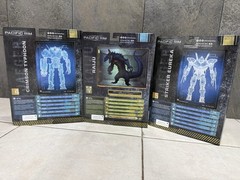 Pacific Rim Striker Eureka 4″ Action Figure with Comic Book Jaeger, kaiju