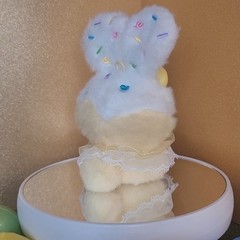 NOMMI BABY SWEETHEART BUNNY CHARM- Confirmed Pudding Cream! 💛🐇💛