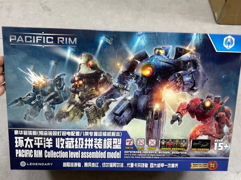 Empire Sky 1/35 Gipsy Danger Crimson Typhoon Cherno Alpha Striker Eureka DX Kit