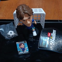 ZURU 5 Surprise Mini Brands Lionel Messi Soccer Action Figure w/ Goal & Ball