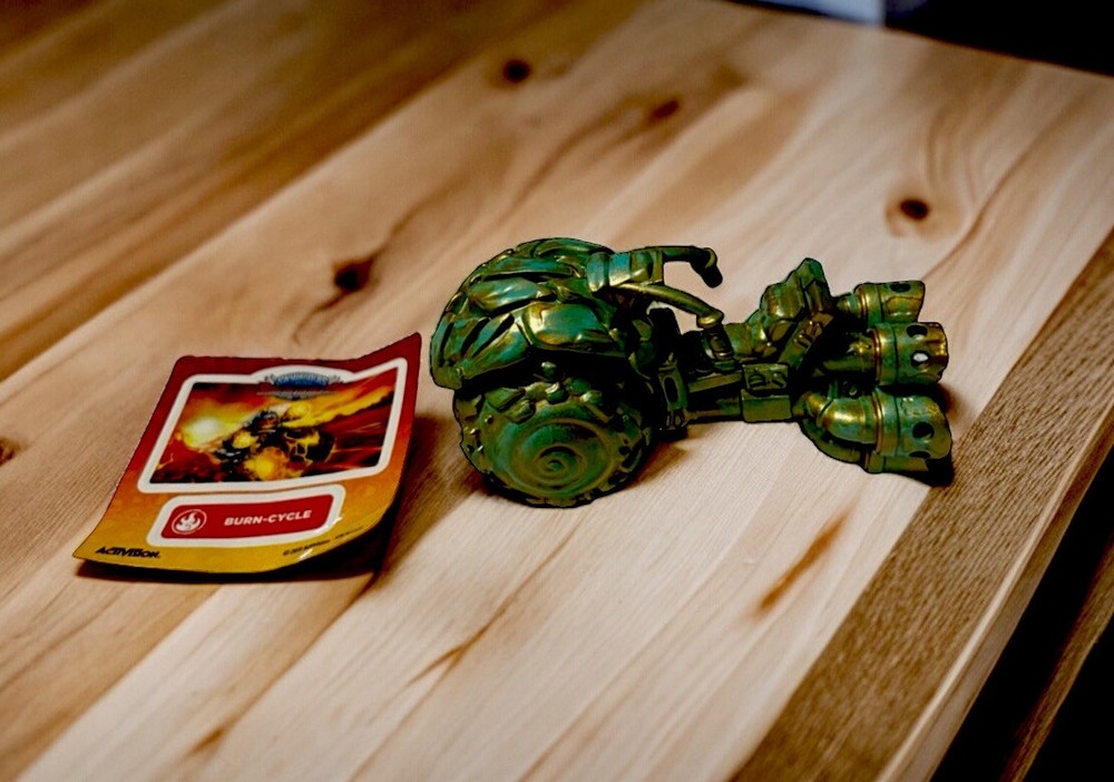 Skylanders Superchargers Patina Metallic Burn Cycle Chase Mailer Box *Rare* New
