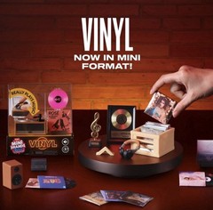 🎶 ZURU Mini Brands VINYL Series- *Common* BENSON BOONE – Beautiful Things