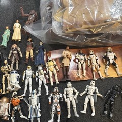 Star Wars Geonosis Battle Arena STAR WARS SAGA Playset Plus 30 Figurines