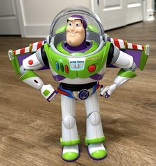 RARE Thinkway Toys Talking Buzz Lightyear with Utility Belt Toys R Us Signature