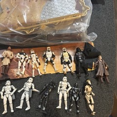 Star Wars Geonosis Battle Arena STAR WARS SAGA Playset Plus 30 Figurines