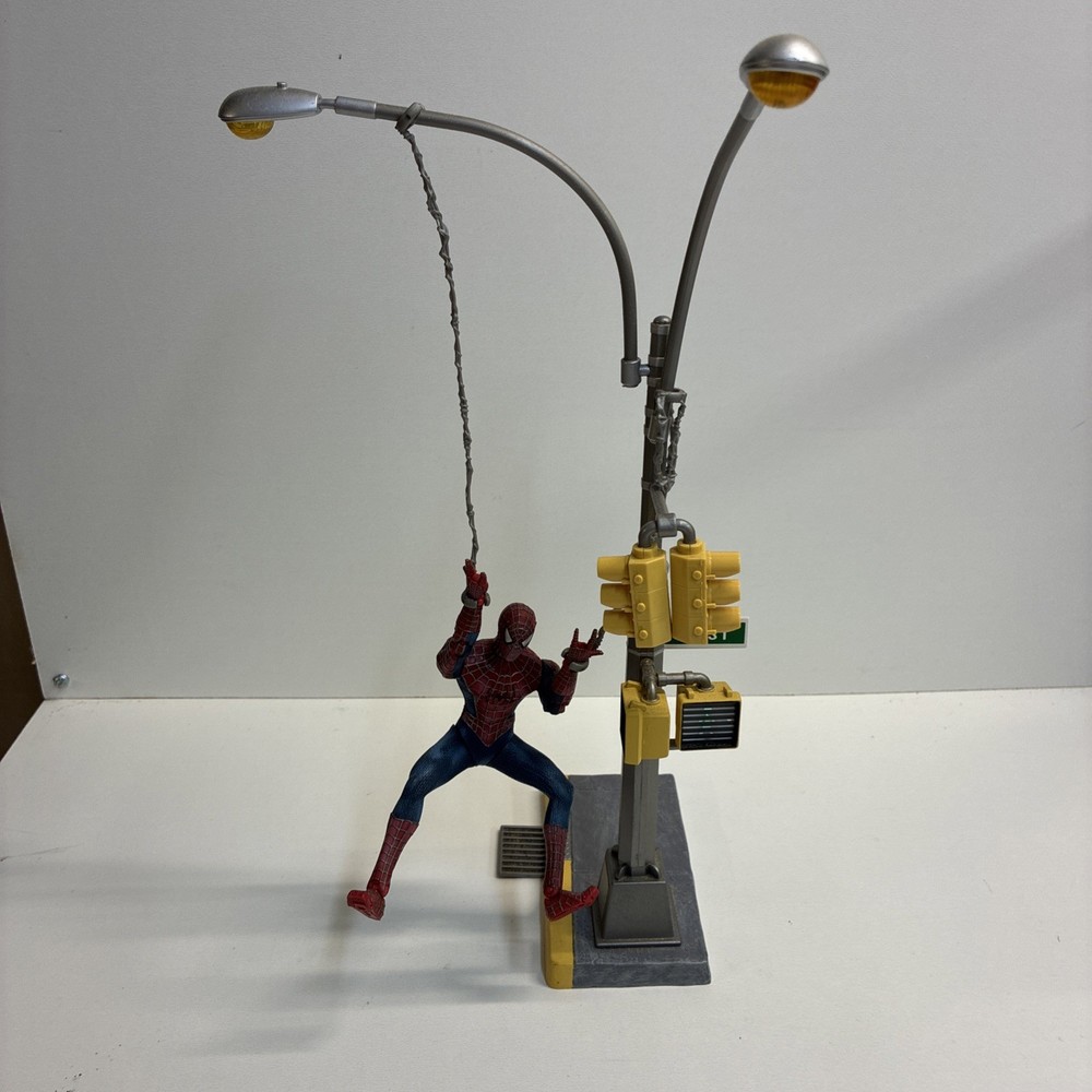 2002 Toybiz Spider Man Movie Series 2 Web Swinging Spider Man Incomplete