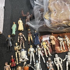 Star Wars Geonosis Battle Arena STAR WARS SAGA Playset Plus 30 Figurines