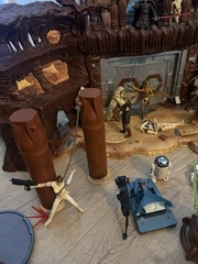 Star Wars Geonosis Battle Arena STAR WARS SAGA Playset *INCLUDES SOME FIGURES*