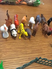 Bag of Wild animal kingdom Figures Model Toys New Plastic 53 pieces, zoo animals