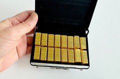 1:6 miniature Suitcase gold bars cash pistol cigarette handcuff gun Money bills