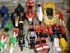 HUGE LOT OF 1990’S POWER RANGERS FIGURES AND VEHICLES