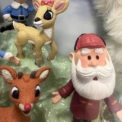 Rudolph and The Island Of Misfit Toys Bumble & Friends with Exclusive Tall Elf