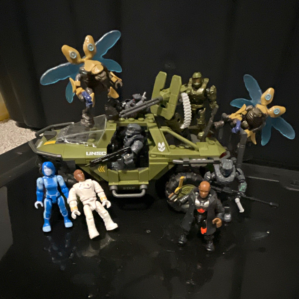 Halo MEGA warthog w/ Master Chief and other weapons accessories