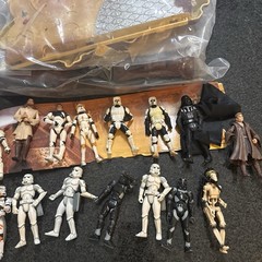 Star Wars Geonosis Battle Arena STAR WARS SAGA Playset Plus 30 Figurines